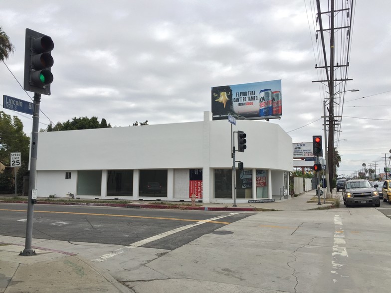 More Photos Of 1804 Lincoln Blvd, Venice Freestanding For Lease