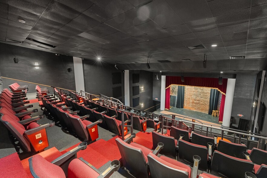 More Photos Of 110 W Main St, Waxahachie Theater Concert Hall For Lease