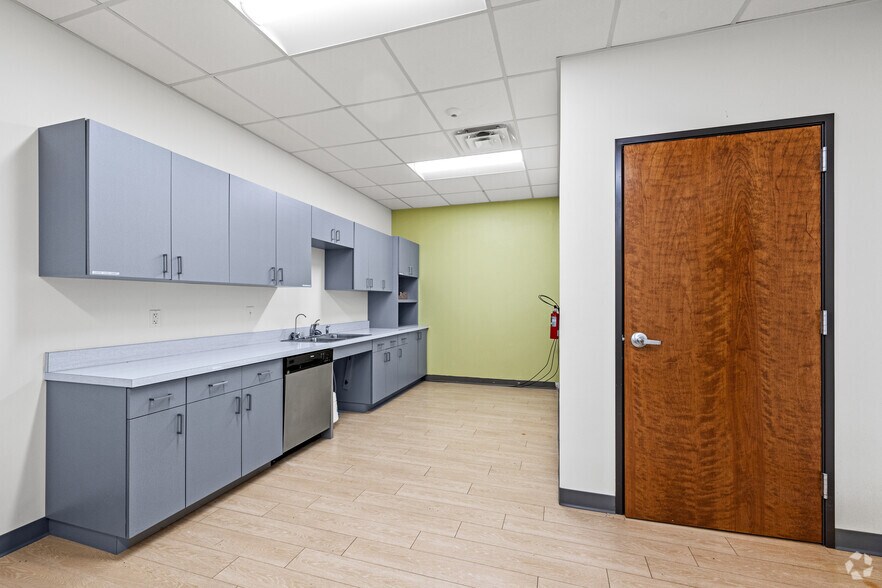 More Photos Of 11905-11945 Starcrest Dr, San Antonio Unknown For Lease