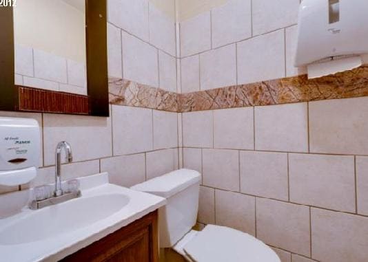 More Photos Of 10324 NE Halsey St, Portland Office For Sale