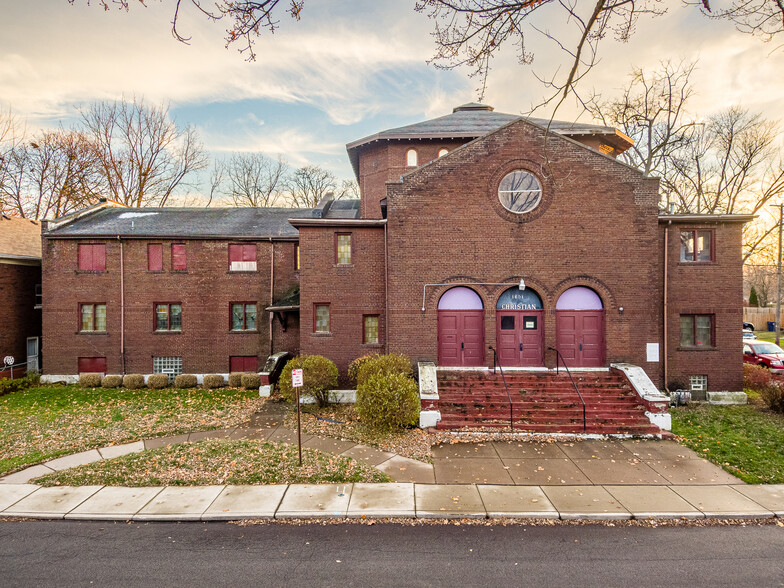 Primary Photo Of 1601 Cleveland Ave, Niagara Falls Religious Facility For Sale