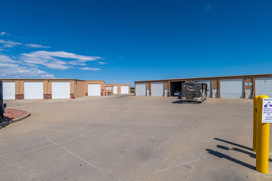 More Photos Of 4075 Camelot Cir, Longmont Self Storage For Lease