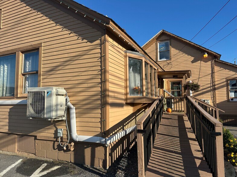 More Photos Of 131 Church St, Granville Specialty For Sale