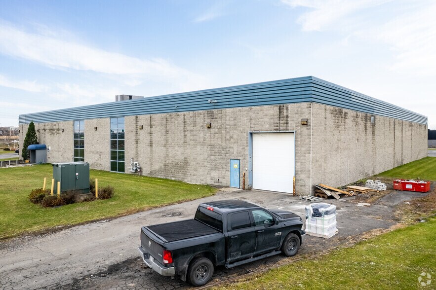 More Photos Of 3200 Rue 2E, Longueuil Warehouse For Lease