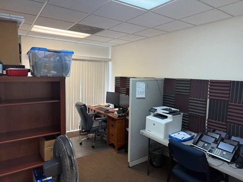 More Photos Of 3005 State Rd 590, Clearwater Office Residential For Lease