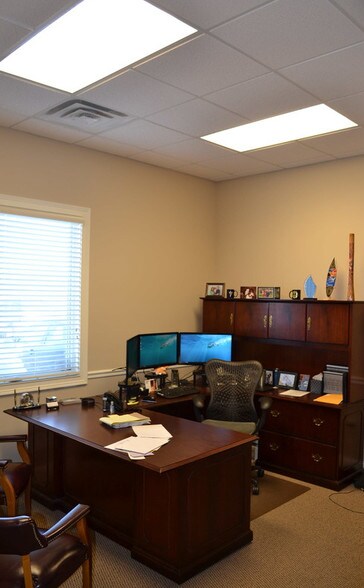 More Photos Of 3930 Mezzanine Dr, Lafayette Medical For Lease