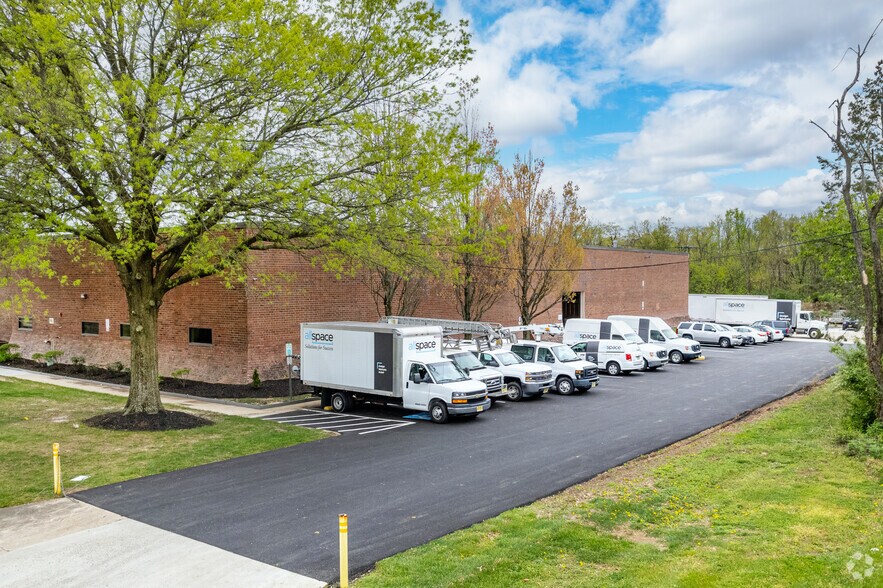 More Photos Of 1707-1709 Imperial Way, Thorofare Warehouse For Lease