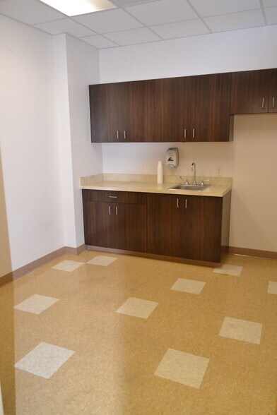 More Photos Of 17966 N Tamiami Trl, North Fort Myers Storefront Retail Office For Lease