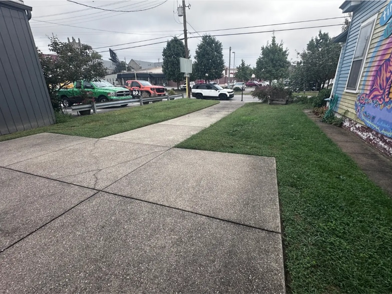 More Photos Of 2228 Dundee Rd, Louisville Freestanding For Sale