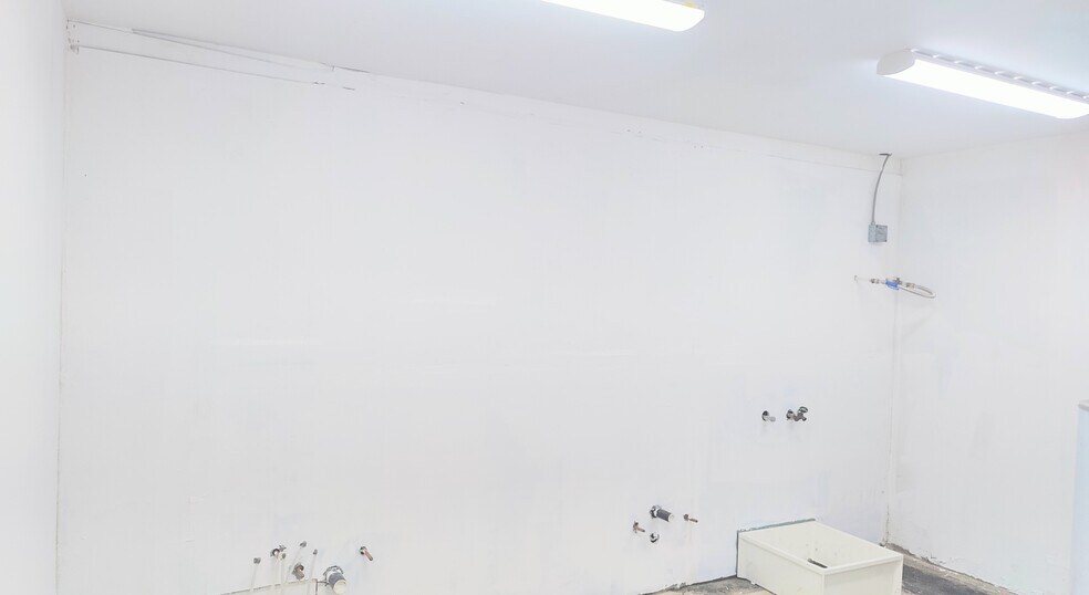 More Photos Of 8827 SE Division St, Portland Freestanding For Sale