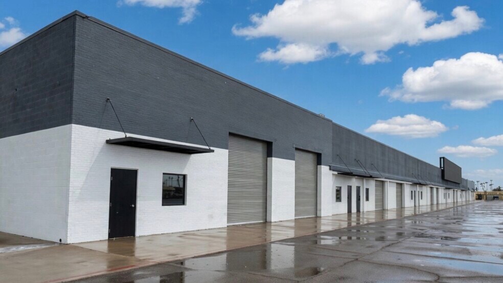 Primary Photo Of 4225 W Indian School Rd, Phoenix Warehouse For Lease