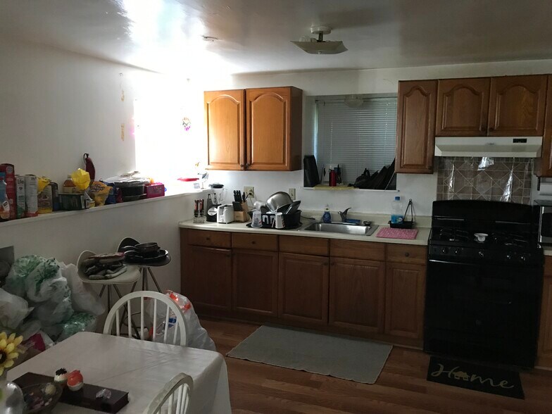 More Photos Of 1364 E 27th St, Oakland Apartments For Sale