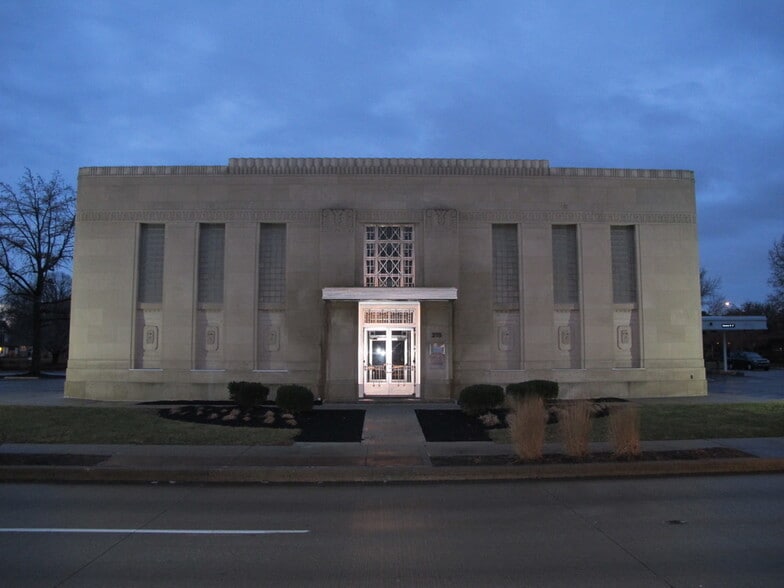 More Photos Of 215 E 38th St, Indianapolis Bank For Sale
