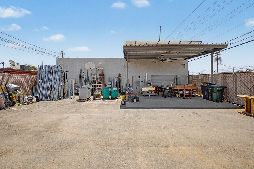 More Photos Of 2201 E 21st St, Tucson Warehouse For Lease
