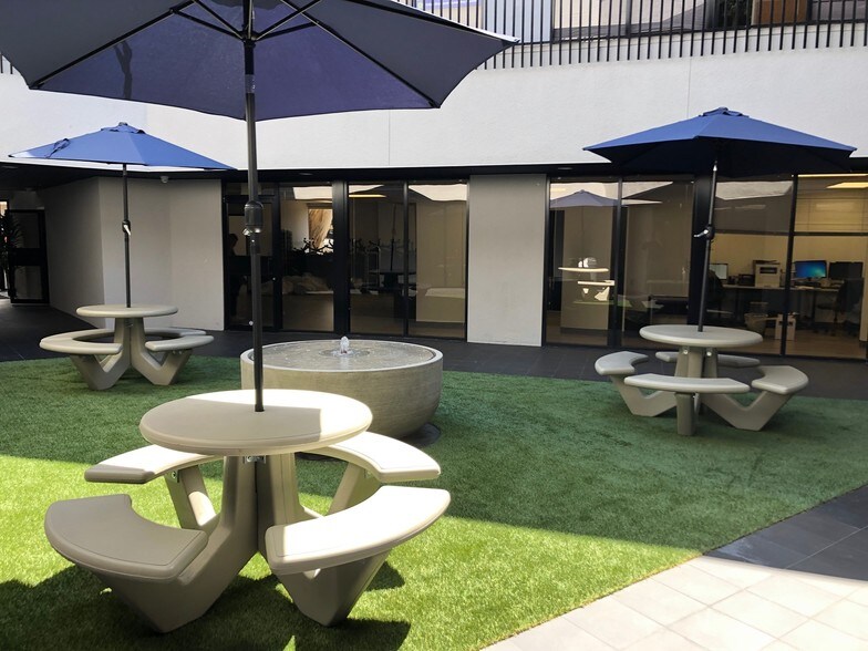 More Photos Of 2540 Foothill Blvd, La Crescenta Office For Lease