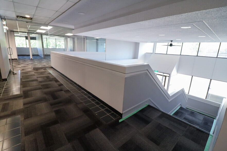 More Photos Of 1530 27th Ave NE, Calgary Light Distribution For Lease