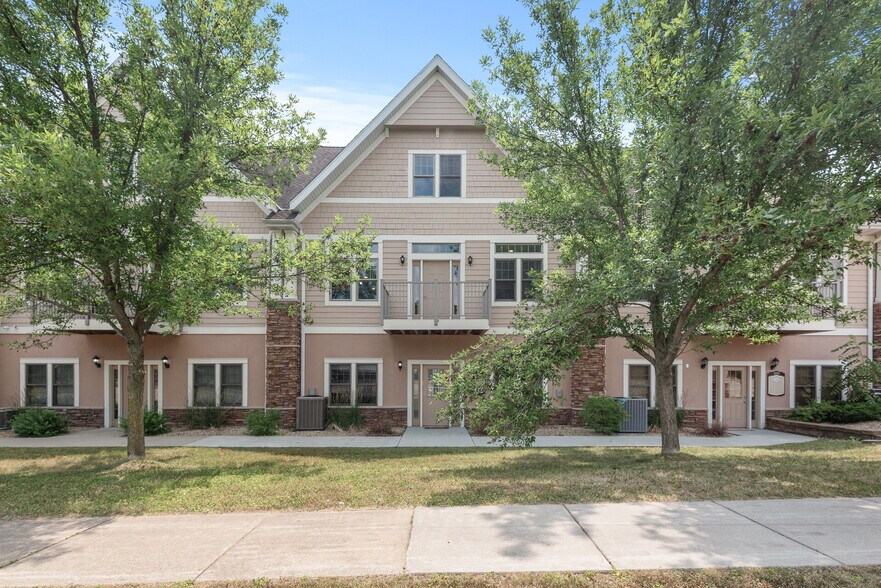 More Photos Of 1701-1713 Southcross Dr W, Burnsville Loft Creative Space For Sale