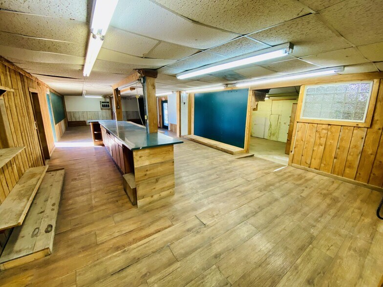 More Photos Of 1445 McQueeney Rd, New Braunfels General Retail For Lease