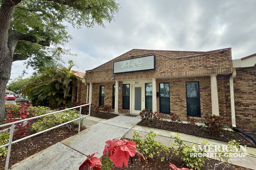 Primary Photo Of 201 2nd St E, Bradenton Medical For Lease