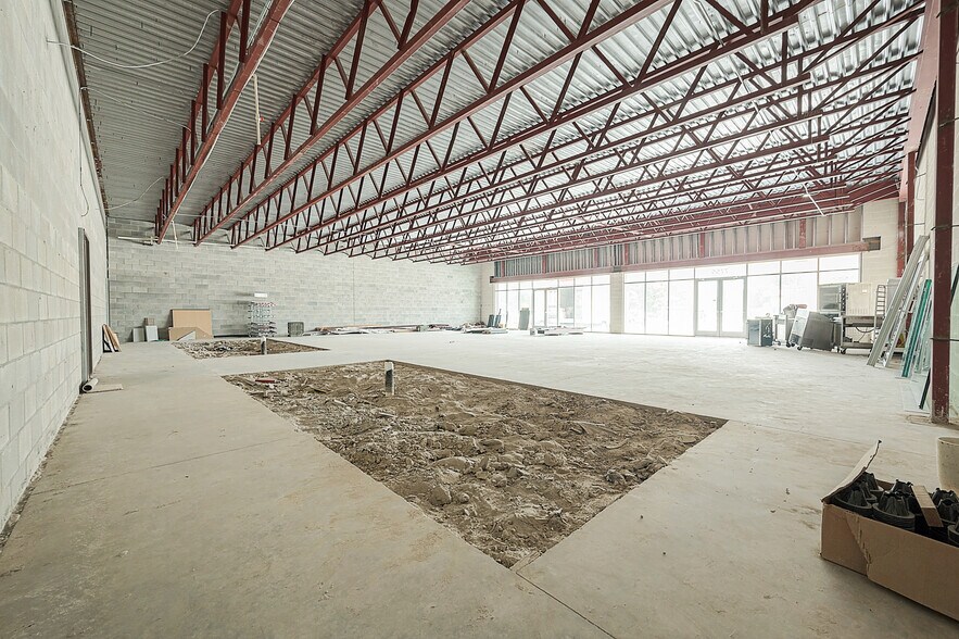 More Photos Of 7755 N Wayside Dr, Houston General Retail For Lease