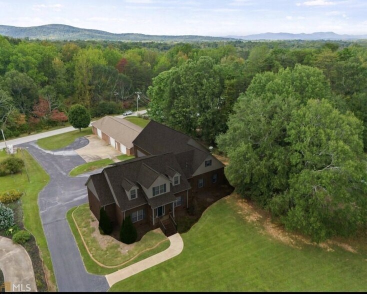 More Photos Of 2214 State Park Rd, Greenville Flex For Lease