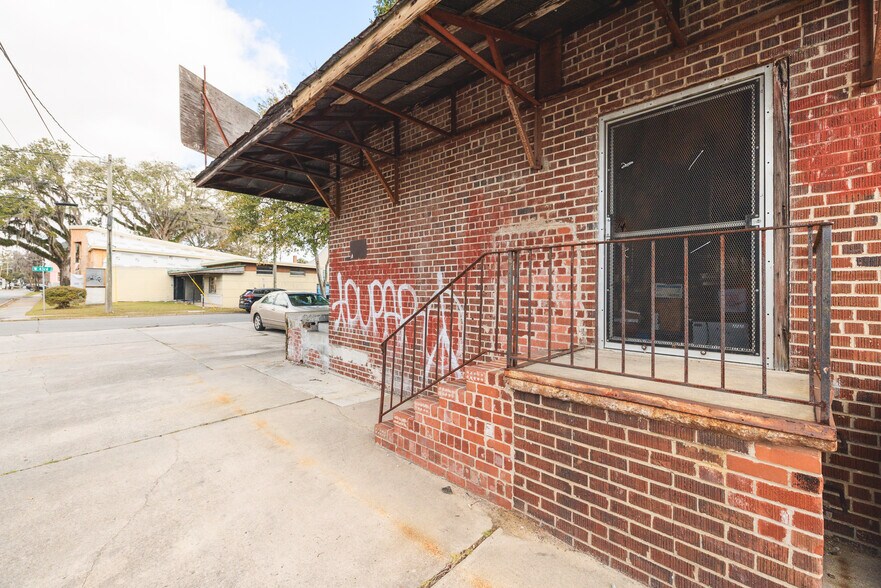 More Photos Of 15 W 43rd St, Savannah Restaurant For Lease
