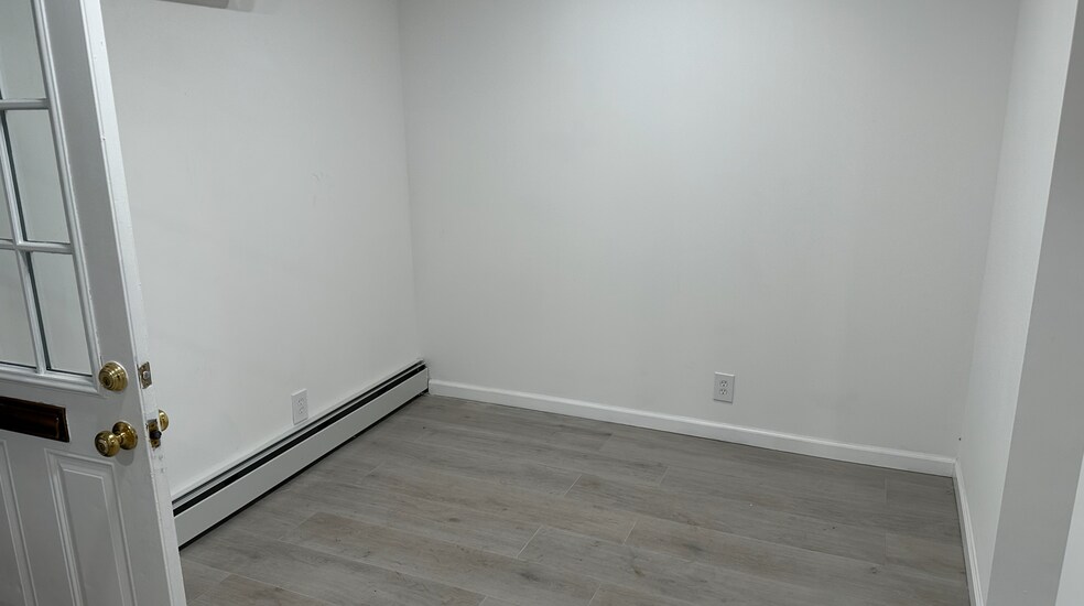 More Photos Of 15009 89th St, Howard Beach Office Residential For Lease