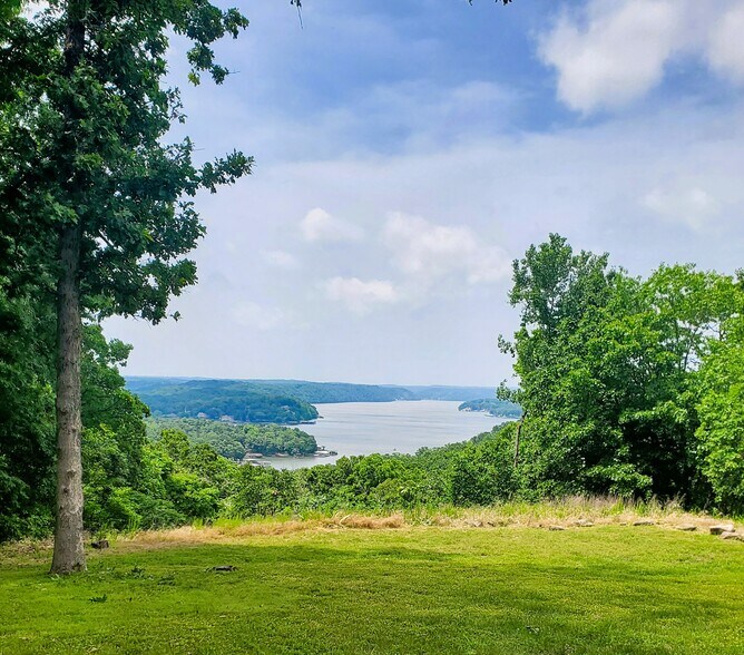 More Photos Of 250 Sunset Hills Dr, Sunrise Beach Storefront Retail Office For Sale