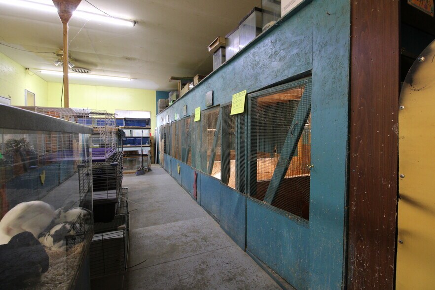 More Photos Of 245 E Toto Rd, Knox Freestanding For Sale