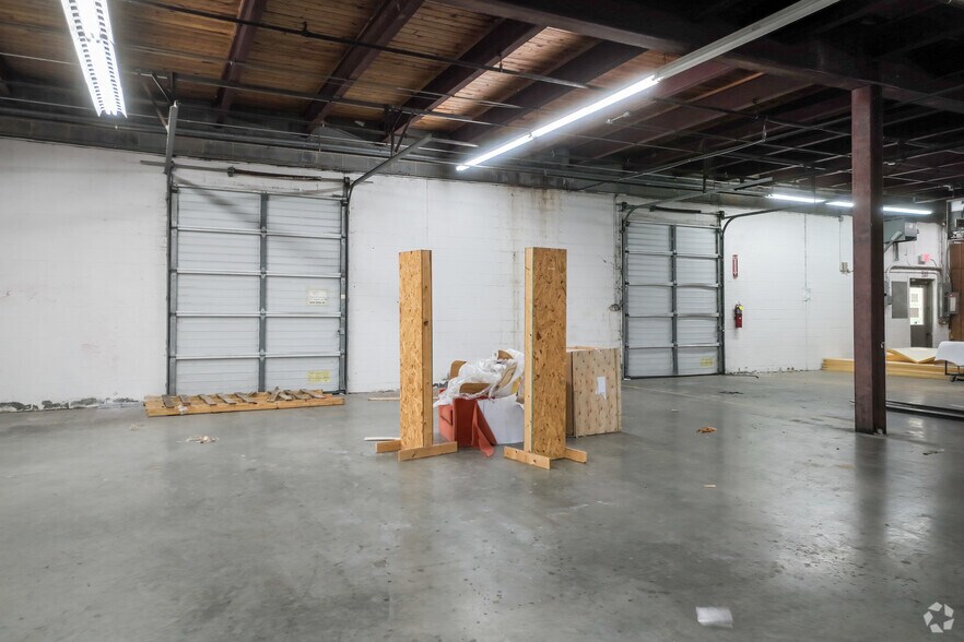 More Photos Of 100 E Newberry Ave, Liberty Manufacturing For Lease