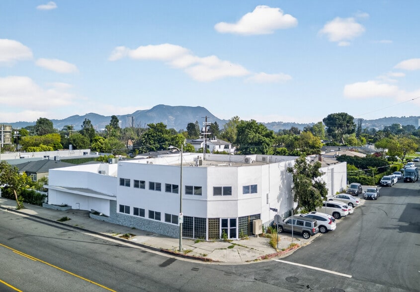 More Photos Of 10520 Magnolia Blvd, North Hollywood Office For Sale