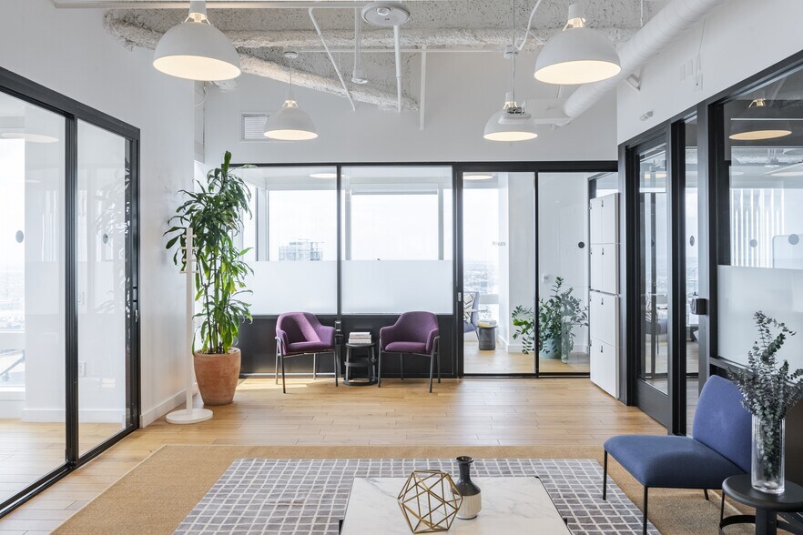 More Photos Of 555 W 5th St, Los Angeles Office For Lease