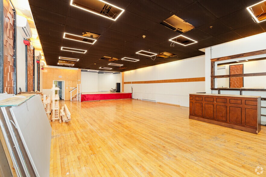 More Photos Of 4225 Rue Notre-Dame O, Montréal Office For Sale