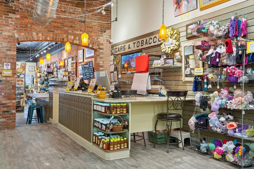 More Photos Of 409 S Main St, Rochester Storefront For Sale