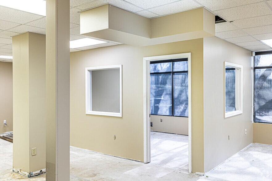 More Photos Of 510-512 NW Mock Ave, Blue Springs Medical For Lease