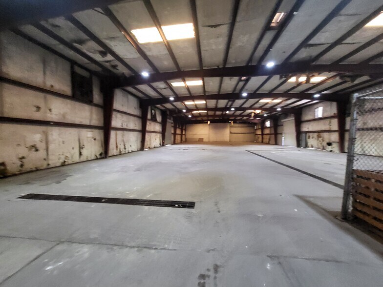 More Photos Of 200 Lameuse St, Biloxi Warehouse For Lease