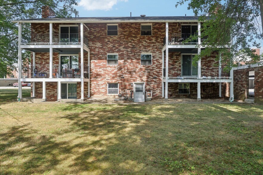 More Photos Of 1500-1525 Stewart Cir NW, Warren Apartments For Sale