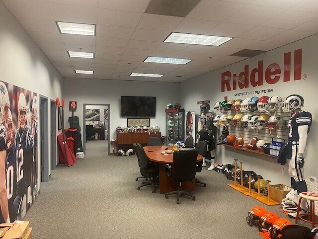 More Photos Of 14 Jewel Dr, Wilmington Warehouse For Lease