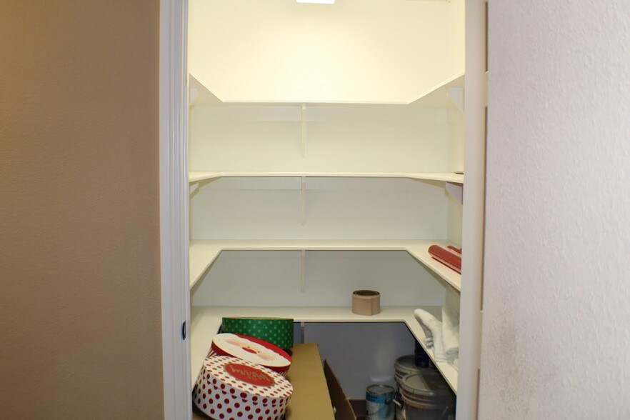 More Photos Of 605 N Nolan River Rd, Cleburne Unknown For Lease