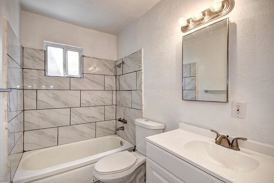 More Photos Of 2390-2398 Oakmont St, Sacramento Apartments For Sale