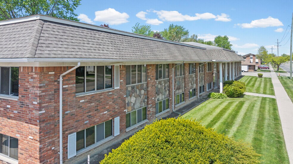More Photos Of 28475 Greenfield Rd, Southfield Office For Sale