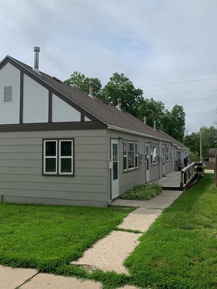 More Photos Of 202 S 4th St, Guthrie Center Multifamily For Sale