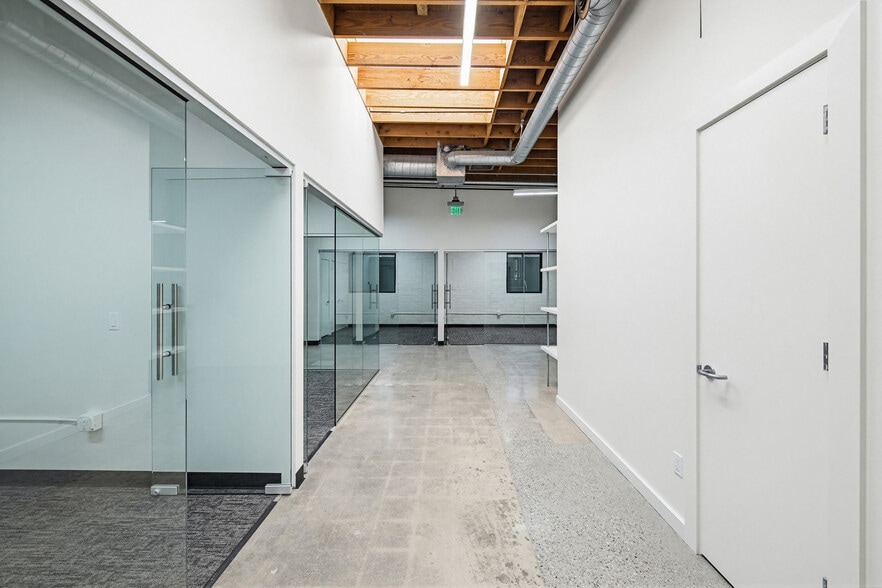 More Photos Of 2558 Overland Ave, Los Angeles Office For Lease
