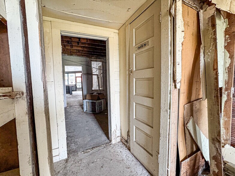 More Photos Of 614 Kihekah Ave, Pawhuska Flex For Sale