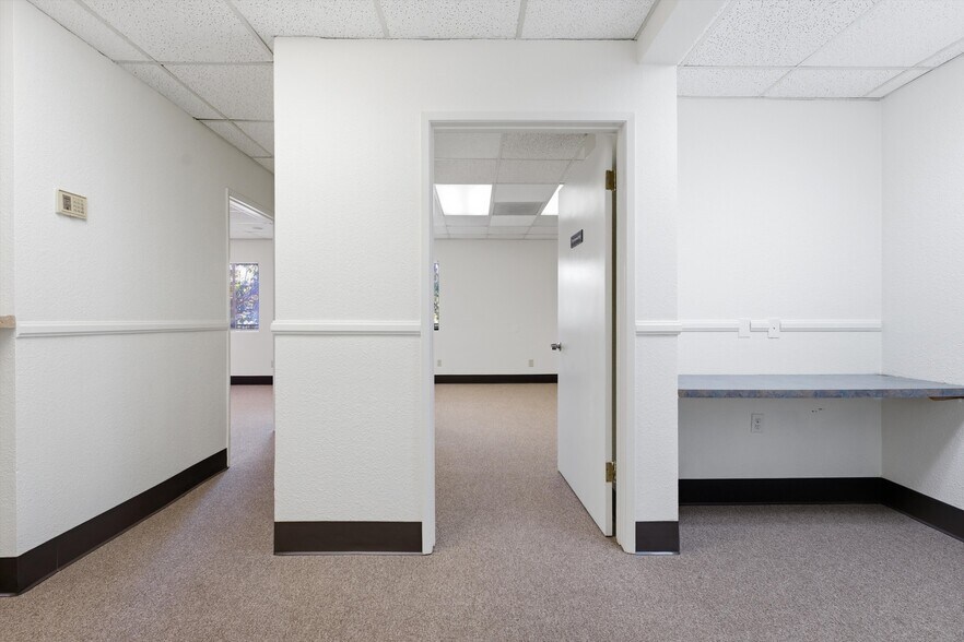 More Photos Of 44725 10th St W, Lancaster Medical For Lease