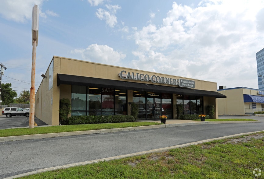 More Photos Of 3813 W Kennedy Blvd, Tampa Freestanding For Lease