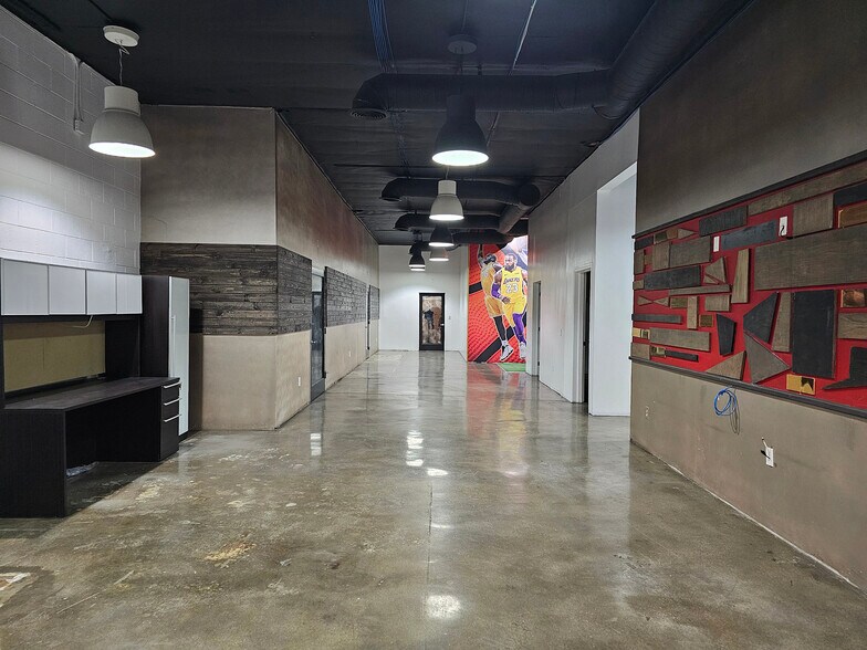 More Photos Of 6878-6880 Beck Ave, North Hollywood Warehouse For Lease
