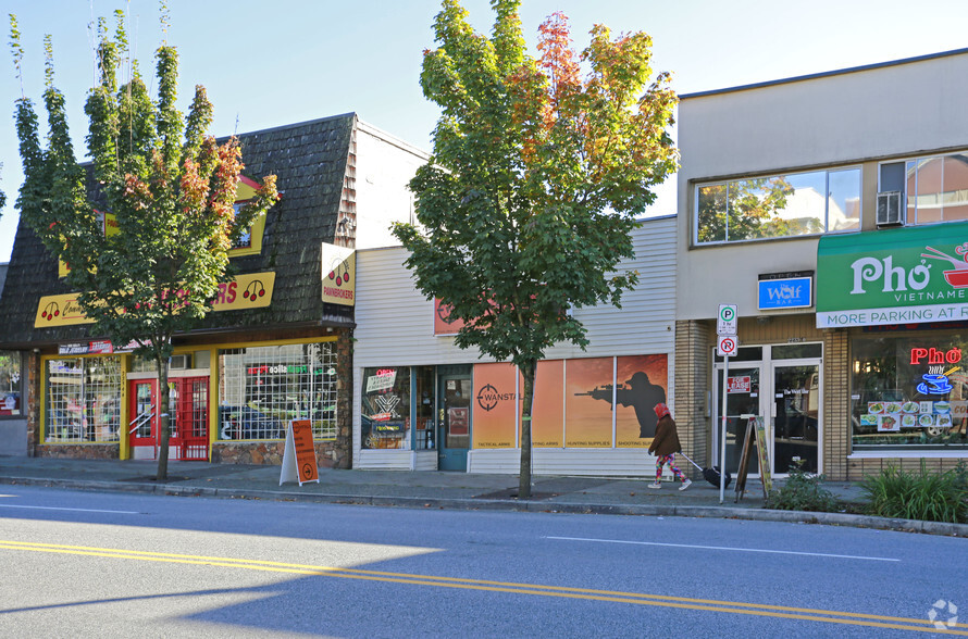 Primary Photo Of 22338 Lougheed Hwy, Maple Ridge Storefront For Lease