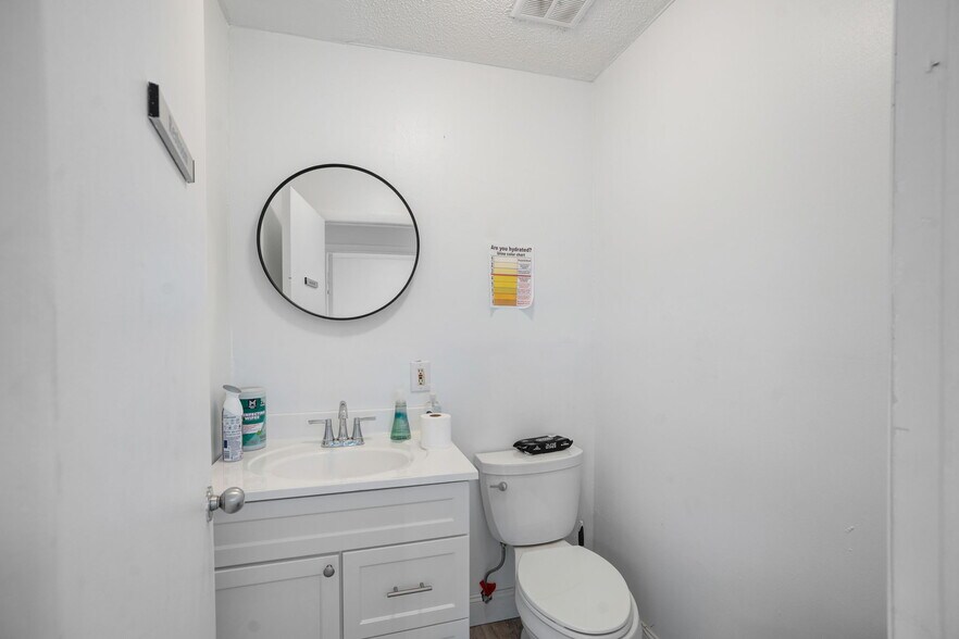 More Photos Of 540 Nokomis Ave S, Venice Medical For Lease