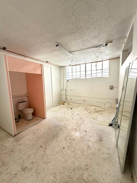 More Photos Of 2220-2228 W 7th St, Los Angeles Freestanding For Lease